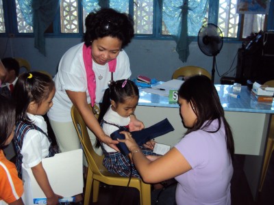 Beth Silver from Florida, USA joined with a local volunteer conduct a health fair in the Philippines